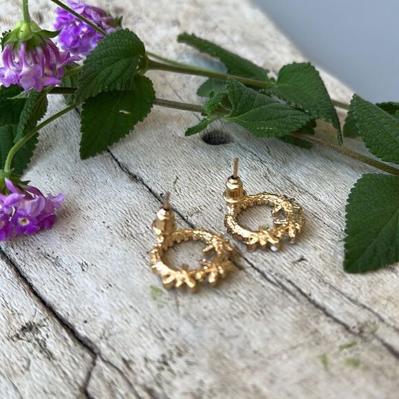 DAINTY GOLD COLORFUL FLOWER STUD EARRINGS. NWOT - Picture 4 of 6